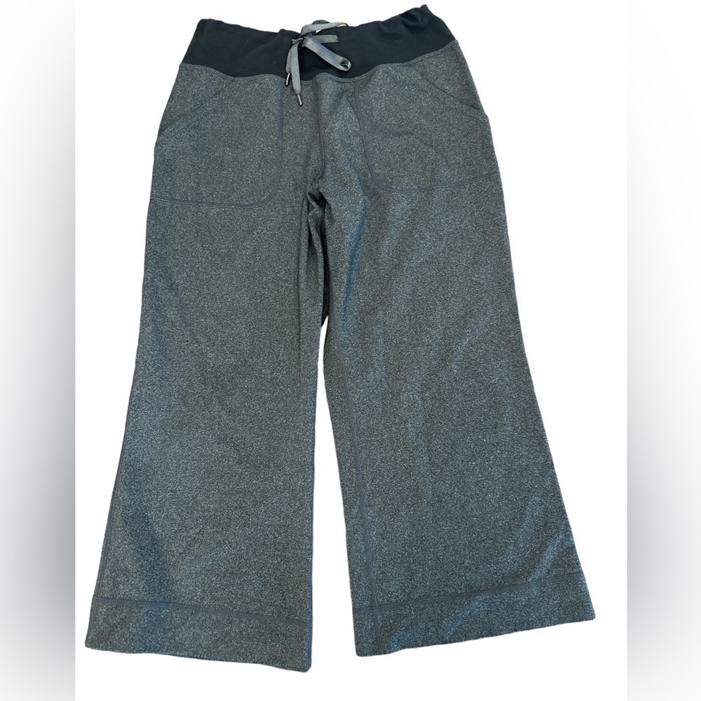 Lululemon Women’s Black‎ Cropped Drawstring  Activewear. Excellent